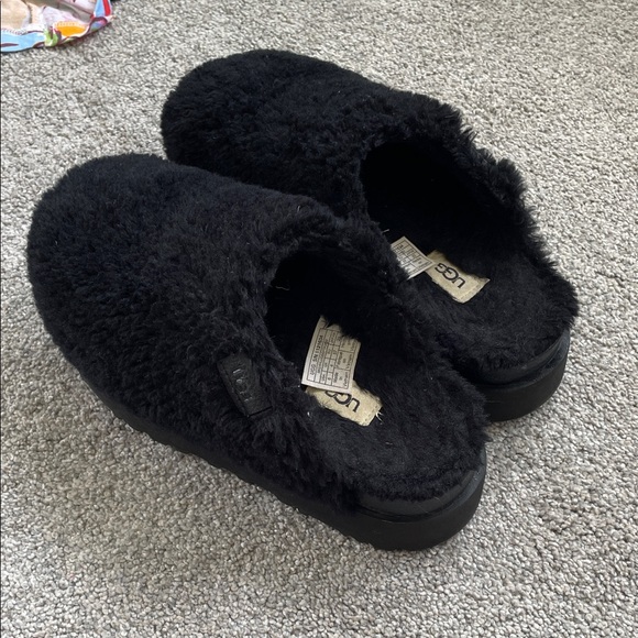 UGG Platform Slip On - Picture 5 of 5